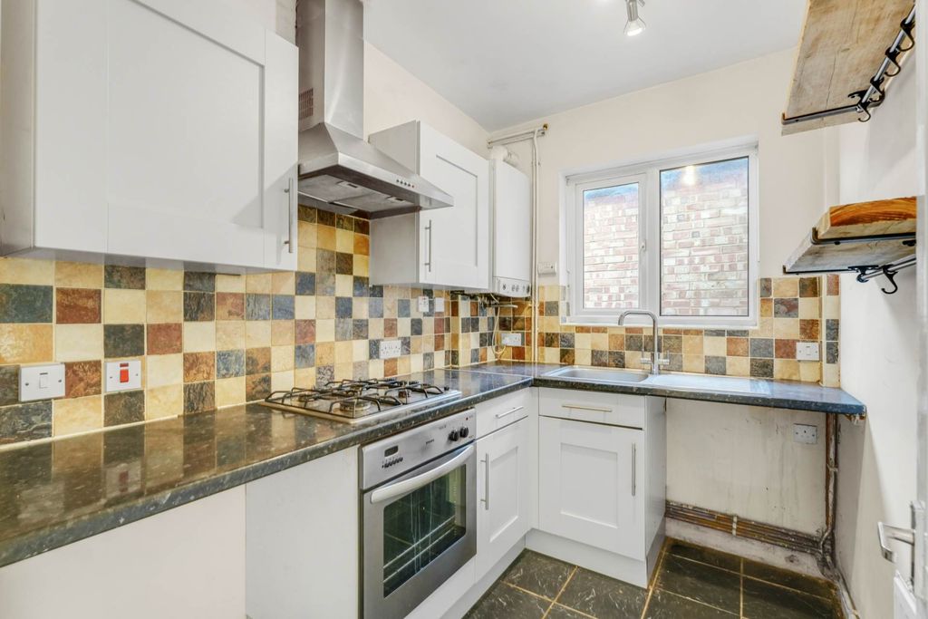 Additional image 12 of 2 bed maisonette for saleHigh Street, Newport Pagnell MK16