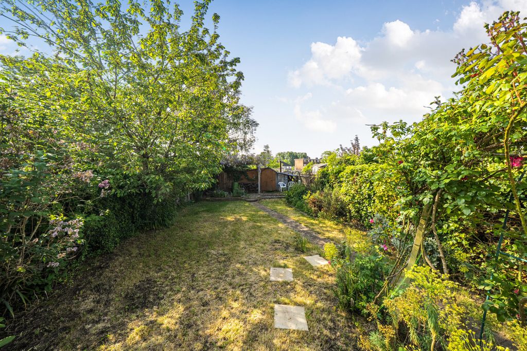Additional image 10 of 5 bed semi-detached house for saleHawtrey Avenue, Northolt UB5
