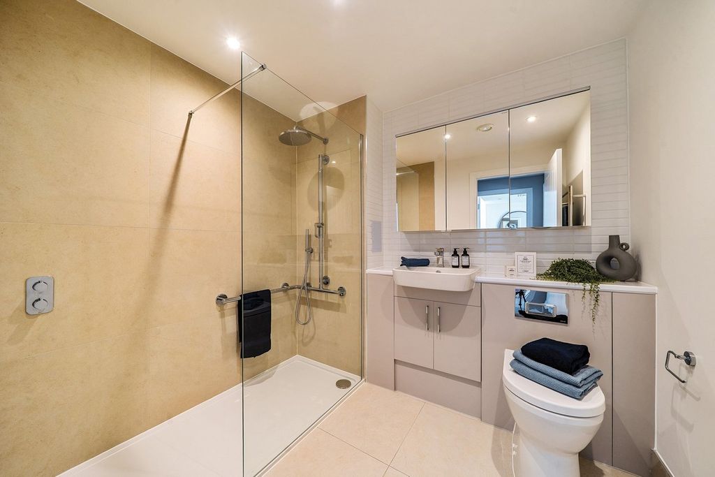 Additional image 9 of 1 bed flat for saleLymington Gate, Stanford Hill, Lymington SO41