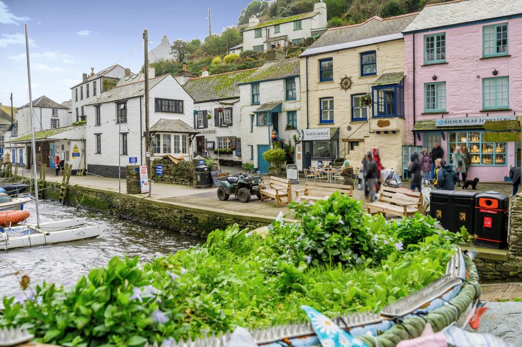 2 bed flat for saleQuay Road, Polperro, Looe, Cornwall PL13 photo 4