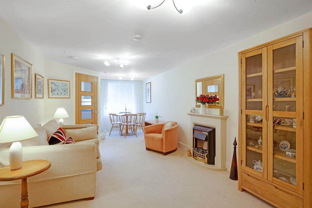 1 bed flat for saleWeighbridge Court, 301 High Street, Chipping Ongar, Essex CM5