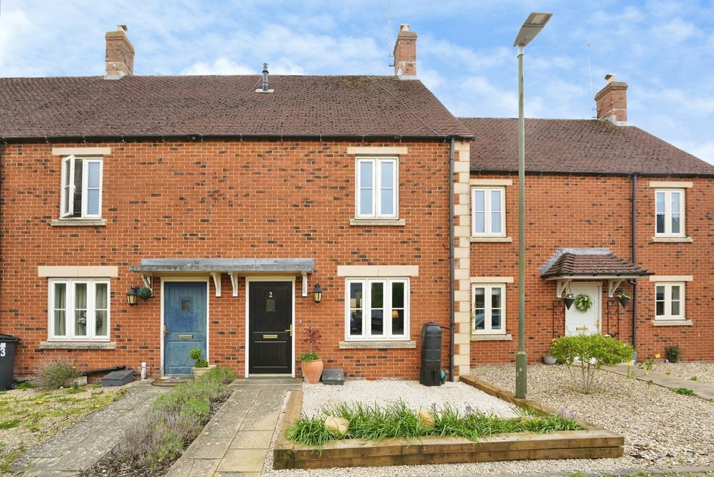2 bed terraced house for saleHennemarsh Place, Moreton-In-Marsh GL56