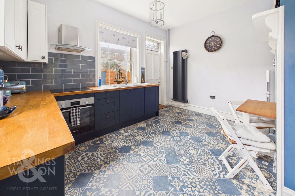 Additional image 12 of 6 bed detached house for saleKirkley Cliff Road, Lowestoft NR33