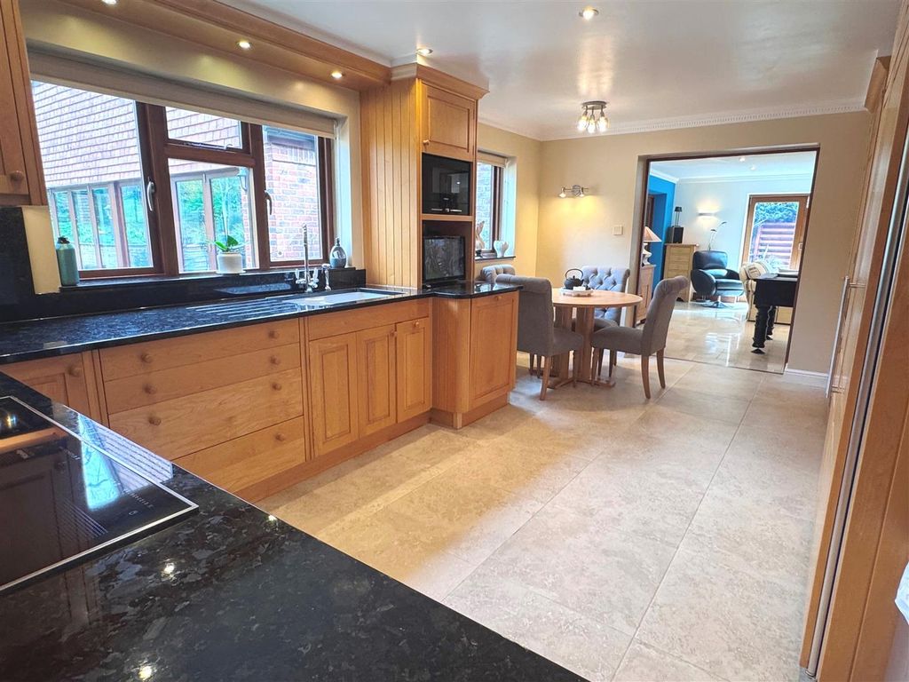 Additional image 18 of 6 bed detached house for saleBickleigh Ridge, Yew Gate, Newbury RG14