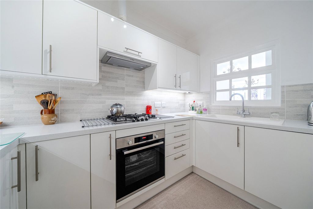 2 bed flat for saleStation Road, Orpington BR6 photo 5