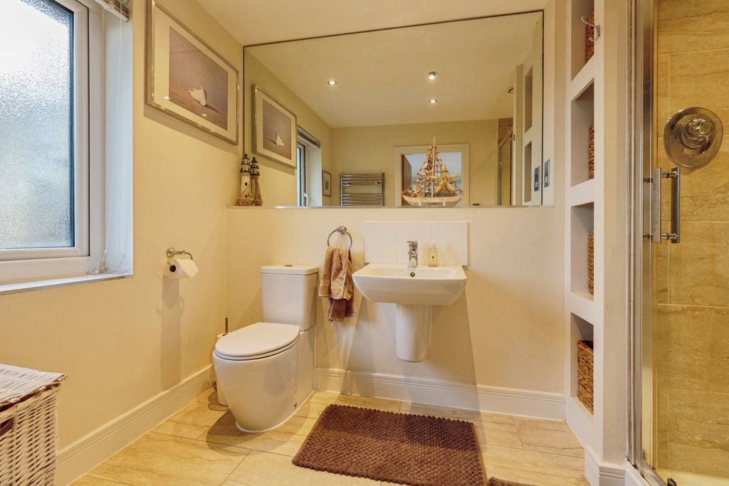 Additional image 11 of 2 bed flat for saleVictory Boulevard, Lytham St. Annes FY8