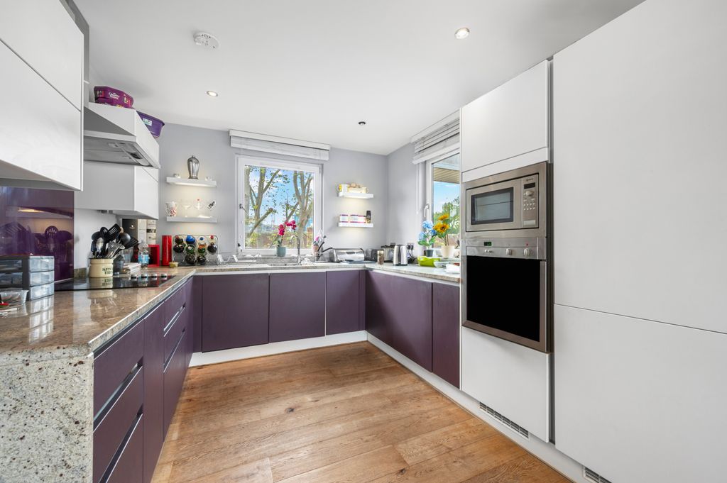 Additional image 4 of 2 bed flat for saleWest Barnes Lane, Raynes Park, New Malden KT3