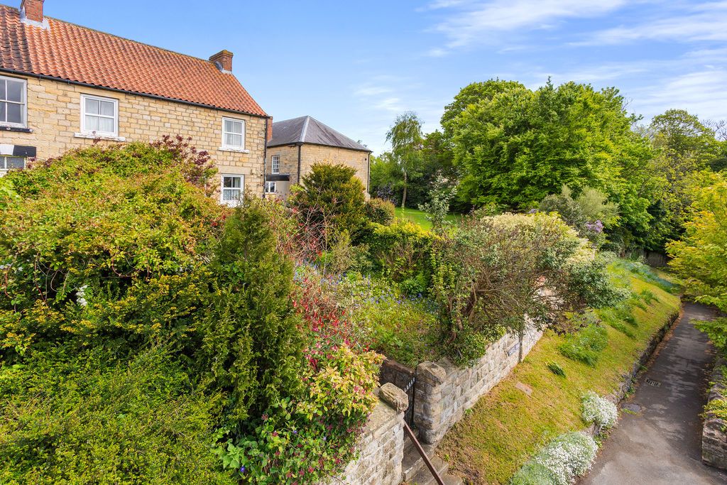 3 bed terraced house for saleCastle Road, Pickering YO18