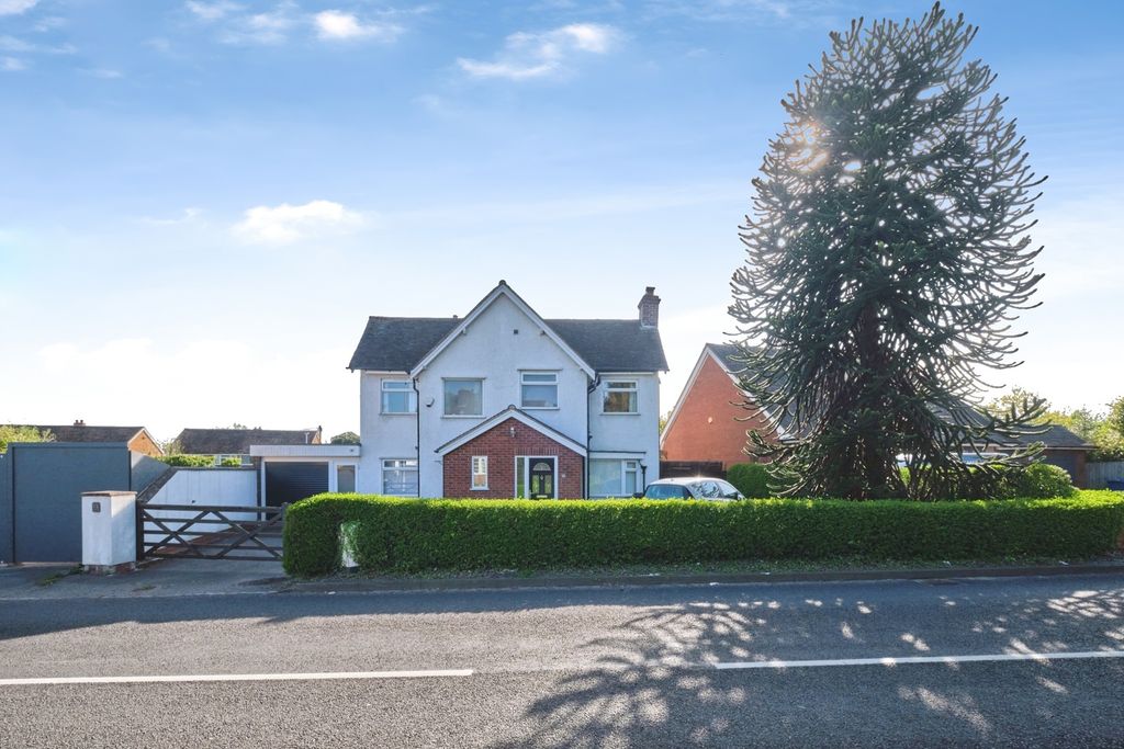 3 bed detached house for saleStafford Road, Lichfield, Staffordshire WS13