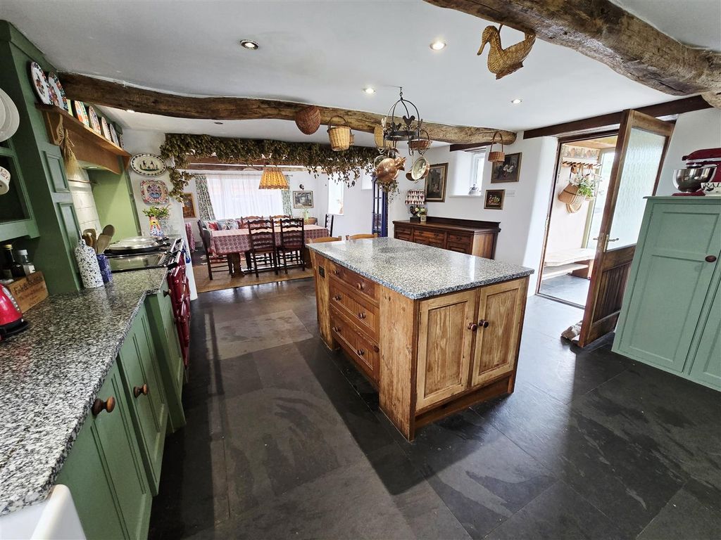 6 bed barn conversion for saleLifton, Launceston PL16 photo 4