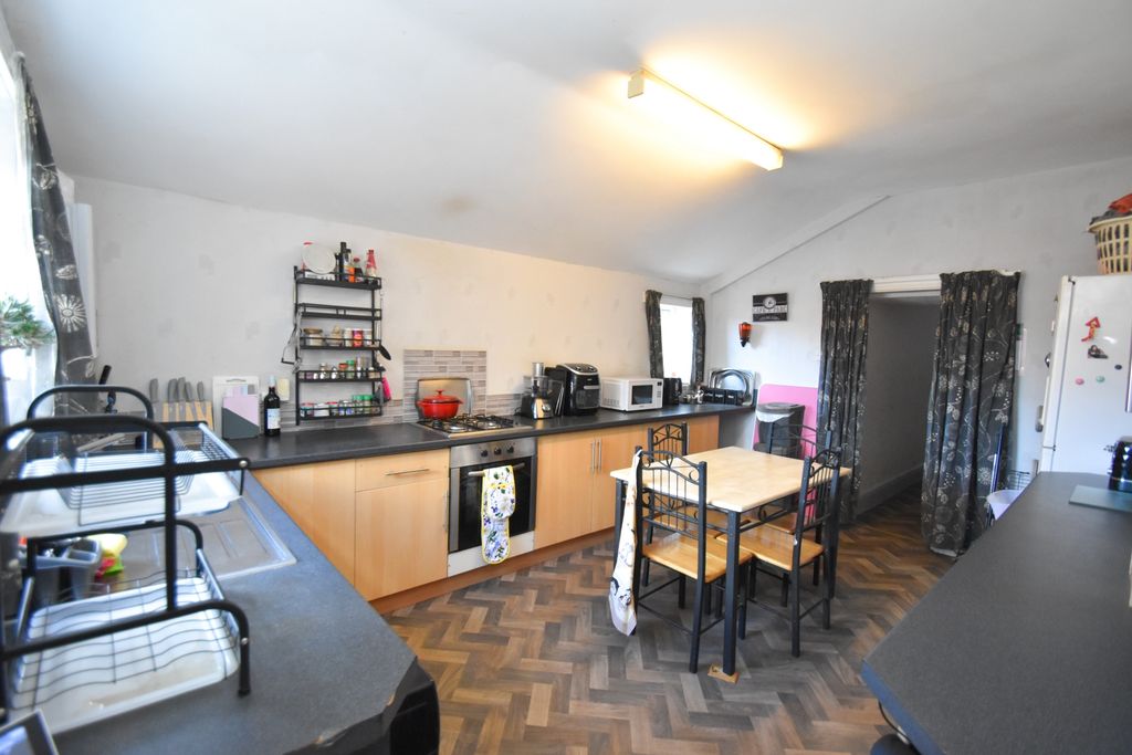 Additional image 2 of 4 bed flat for saleLumley Road, Skegness PE25