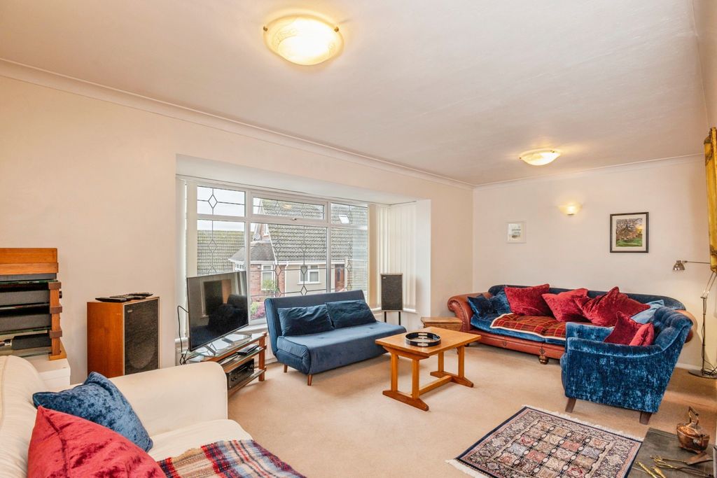 4 bed bungalow for saleFoldgate View, Ludlow SY8 photo 4