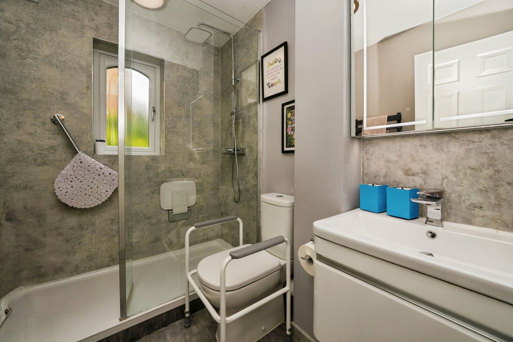 Additional image 7 of 3 bed flat for saleWaterford Road, Prenton CH43