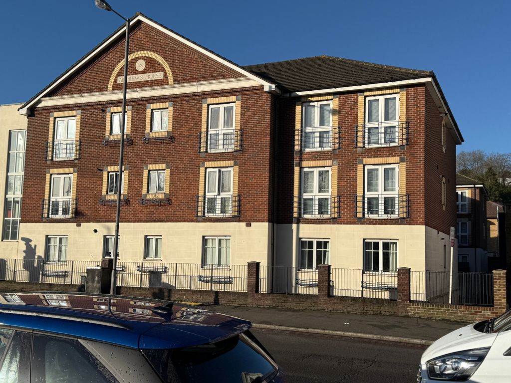 2 bed flat for saleBrighton Road, Purley CR8