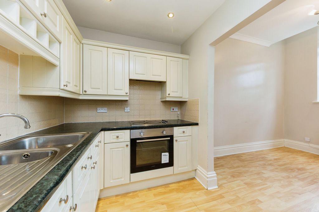 Additional image 9 of 2 bed flat for saleThe Uplands, Bishopton Drive, Macclesfield, Cheshire SK11