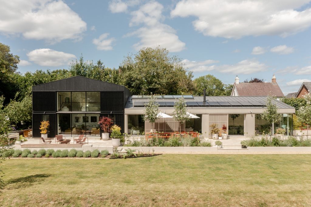 4 bed detached house for saleGibbs Barn, Mayfield, East Street TN20 photo 3