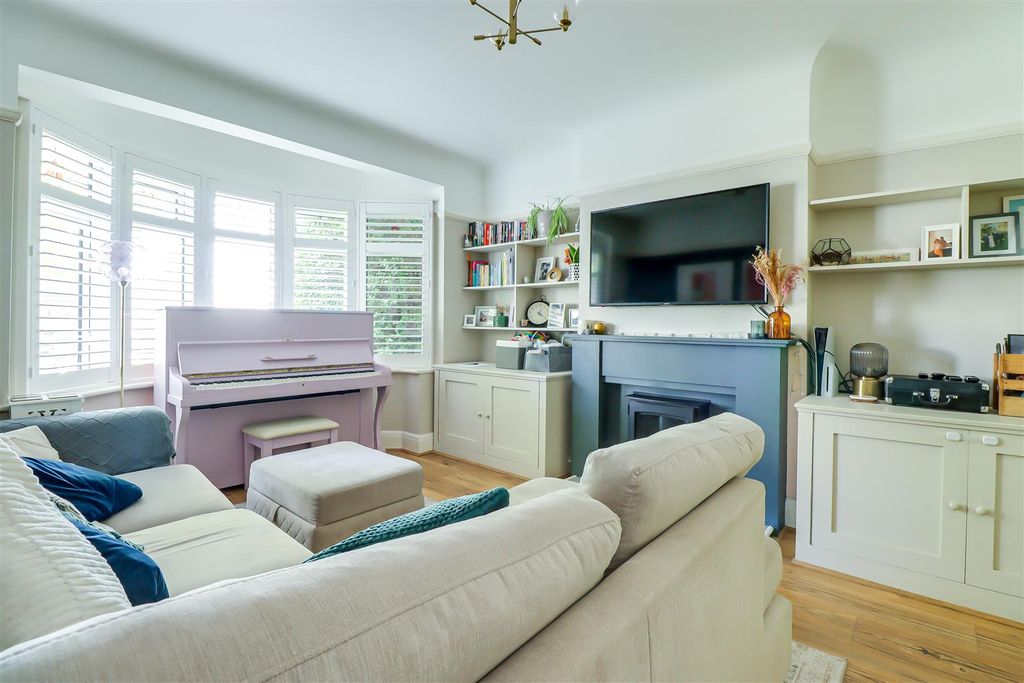 Additional image 3 of 3 bed semi-detached house for saleCheltenham Drive, Leigh-On-Sea SS9