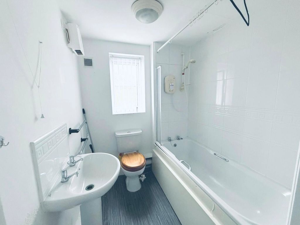 Additional image 4 of 2 bed flat for salePennyfields, Bolton-Upon-Dearne, Rotherham S63