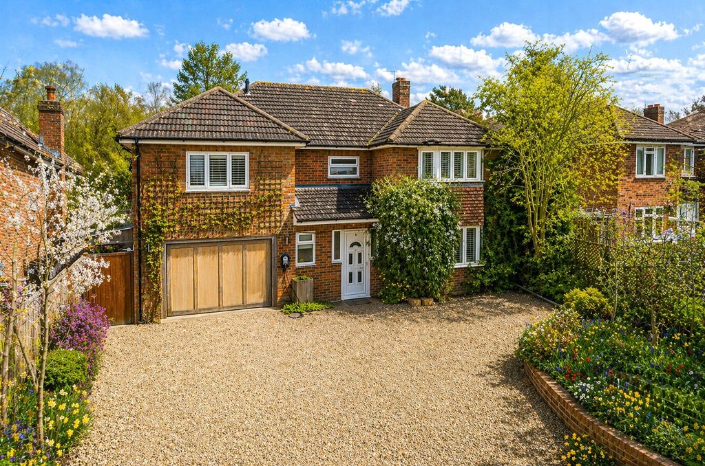 5 bed detached house for salePulens Crescent, Petersfield, Hampshire GU31