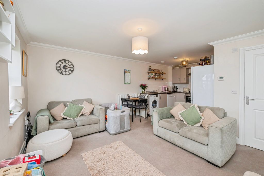 2 bed flat for saleSmedley Close, North Walsham NR28 photo 5