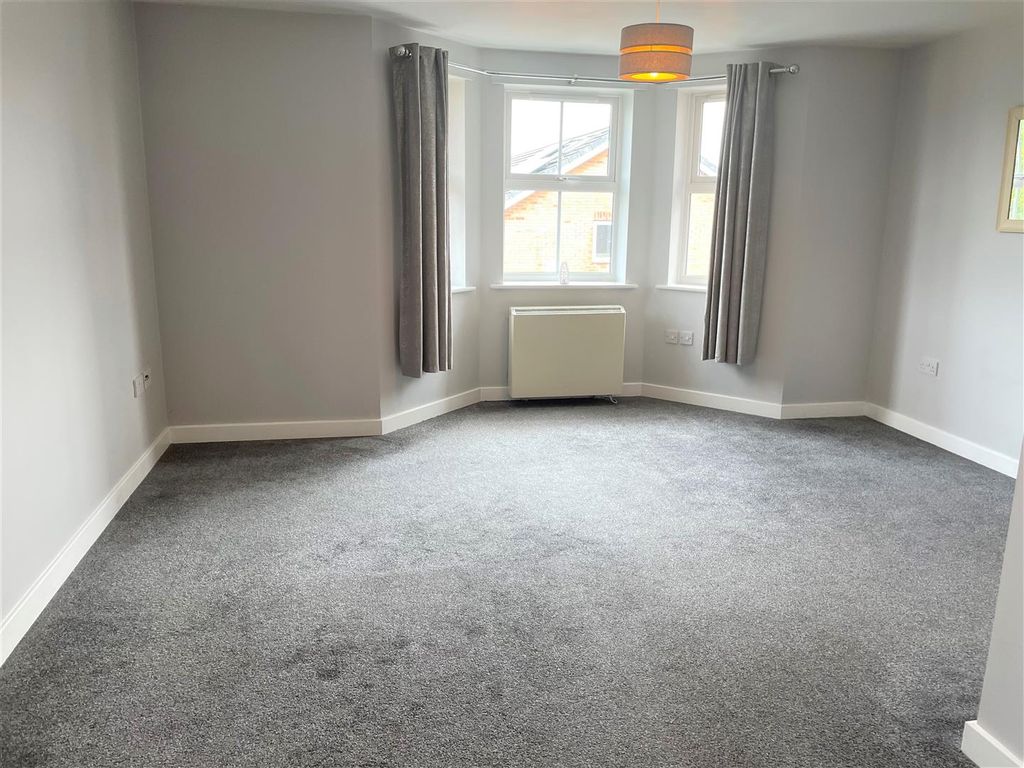 Studio for saleFairfax Close, Biddulph ST8 photo 3