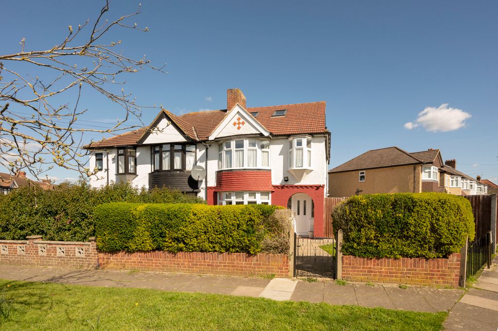 Additional image 26 of 4 bed semi-detached house for saleMonkleigh Road, Morden SM4