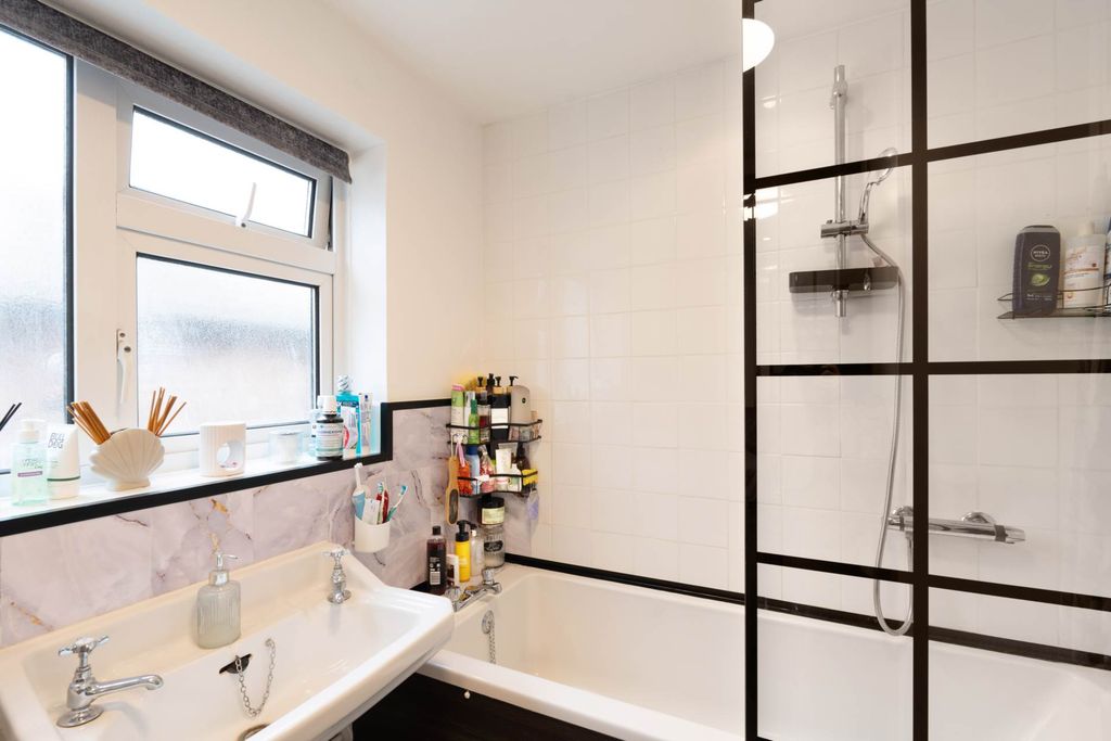 Additional image 8 of 2 bed maisonette for saleSussex Close, New Malden KT3