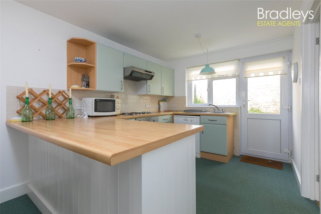 1 bed flat for saleWest End, Marazion, Cornwall TR17 photo 4