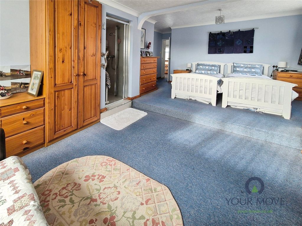 4 bed detached house for saleDittons Road, Polegate, East Sussex BN26 photo 5