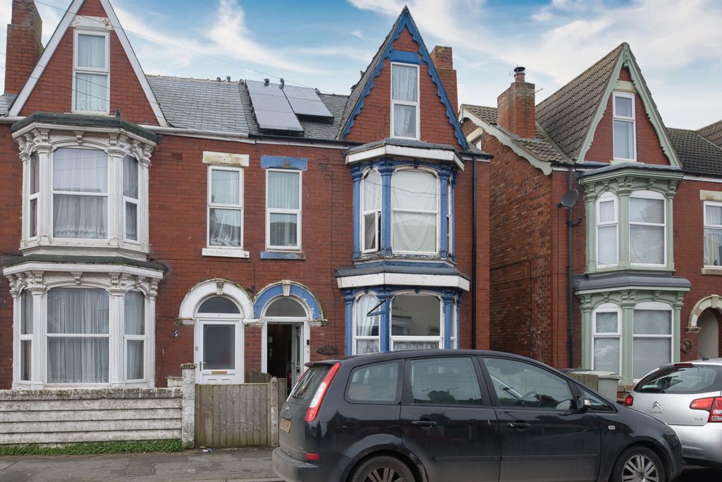 6 bed semi-detached house for saleWaterloo Road, Mablethorpe LN12