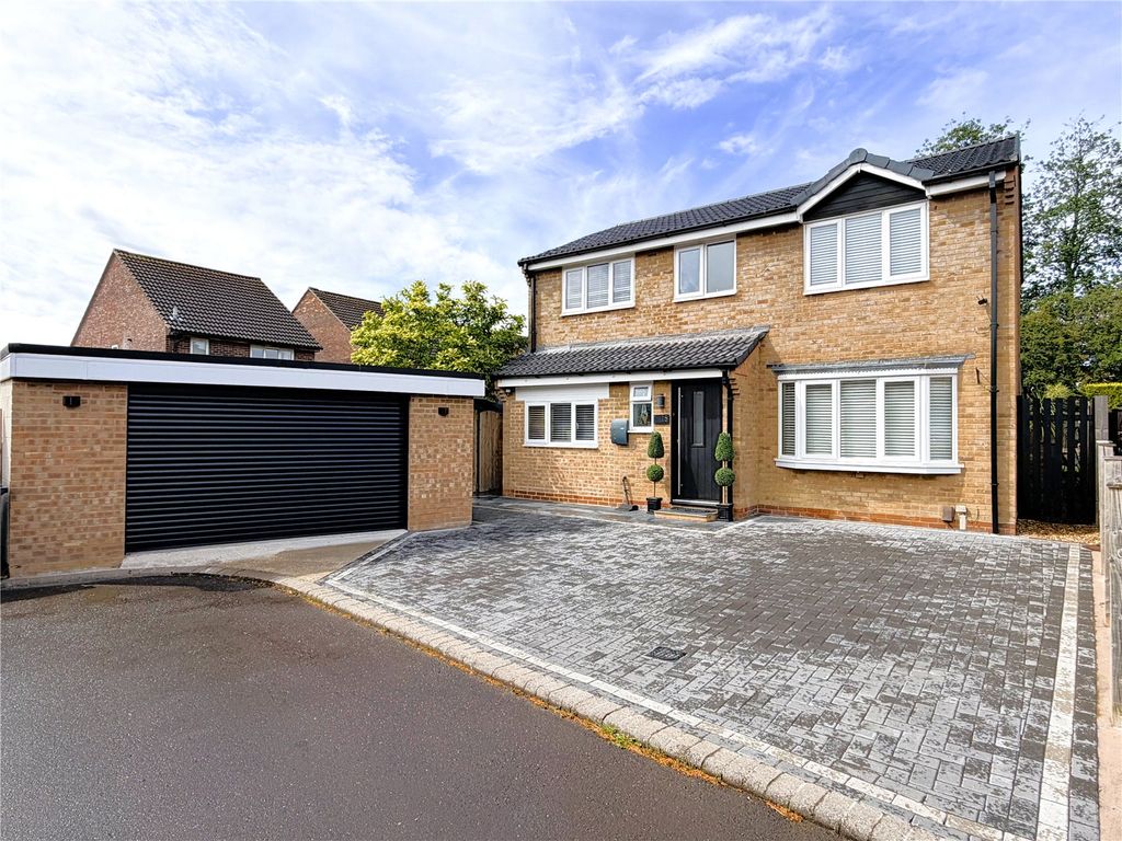 4 bed detached house for saleSt Athan Close, Melksham, Wiltshire SN12