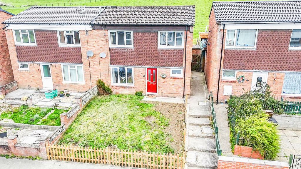 3 bed semi-detached house for saleBron Y Gaer, Llanfyllin SY22