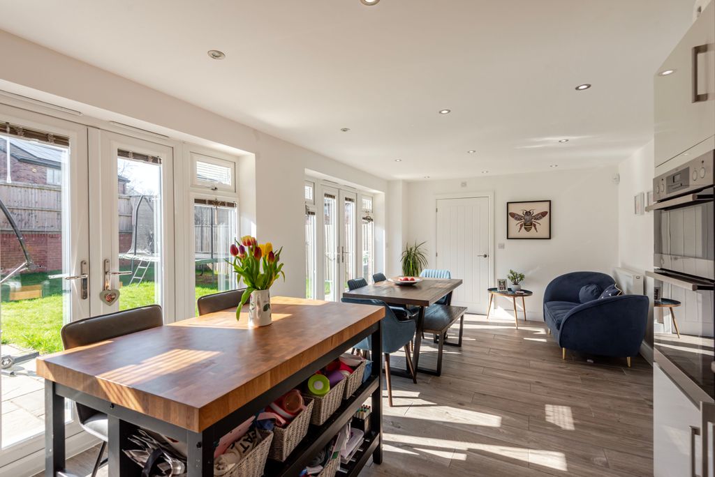 Additional image 2 of 4 bed detached house for saleAtkinson Drive, Macclesfield, Cheshire SK10