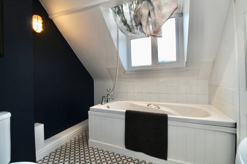 Additional image 10 of 1 bed flat for saleHigh Street, Lymington SO41