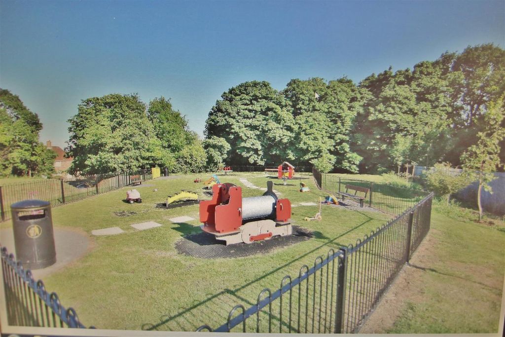 Additional image 3 of 2 bed flat for saleField House, Schoolgate Drive, Morden SM4