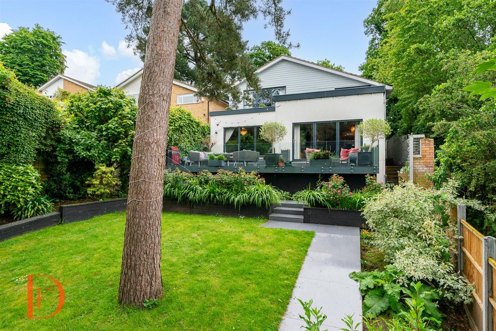4 bed detached house for saleWoodbury Hill, Loughton IG10