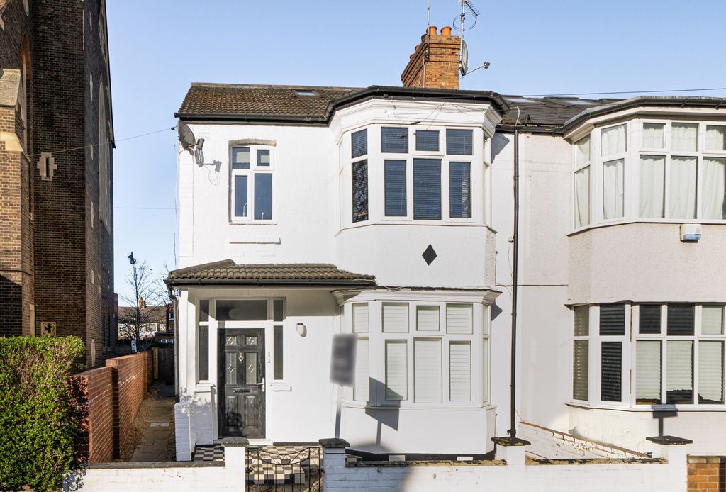 3 bed maisonette for saleGorringe Park Avenue, Mitcham CR4