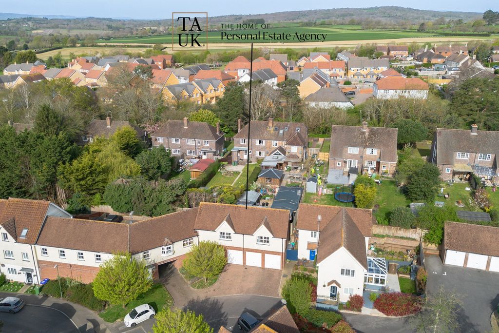 Additional image 4 of 1 bed flat for saleHarwood Close, Pulborough RH20