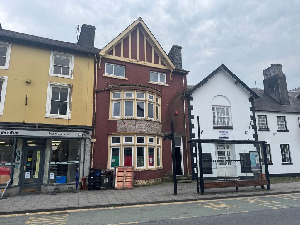 3 bed town house for saleHigh Street, Lampeter SA48