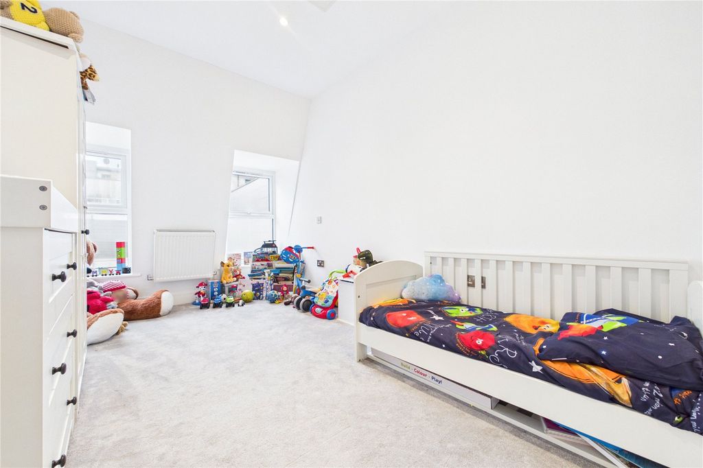 Additional image 5 of 2 bed flat for salePark Street, Newbury, Berkshire RG14