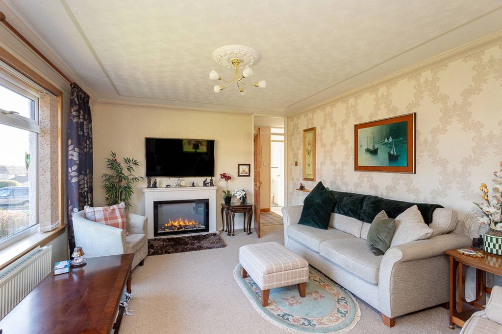 2 bed bungalow for saleCameron Crescent, Windygates, Leven KY8 photo 3
