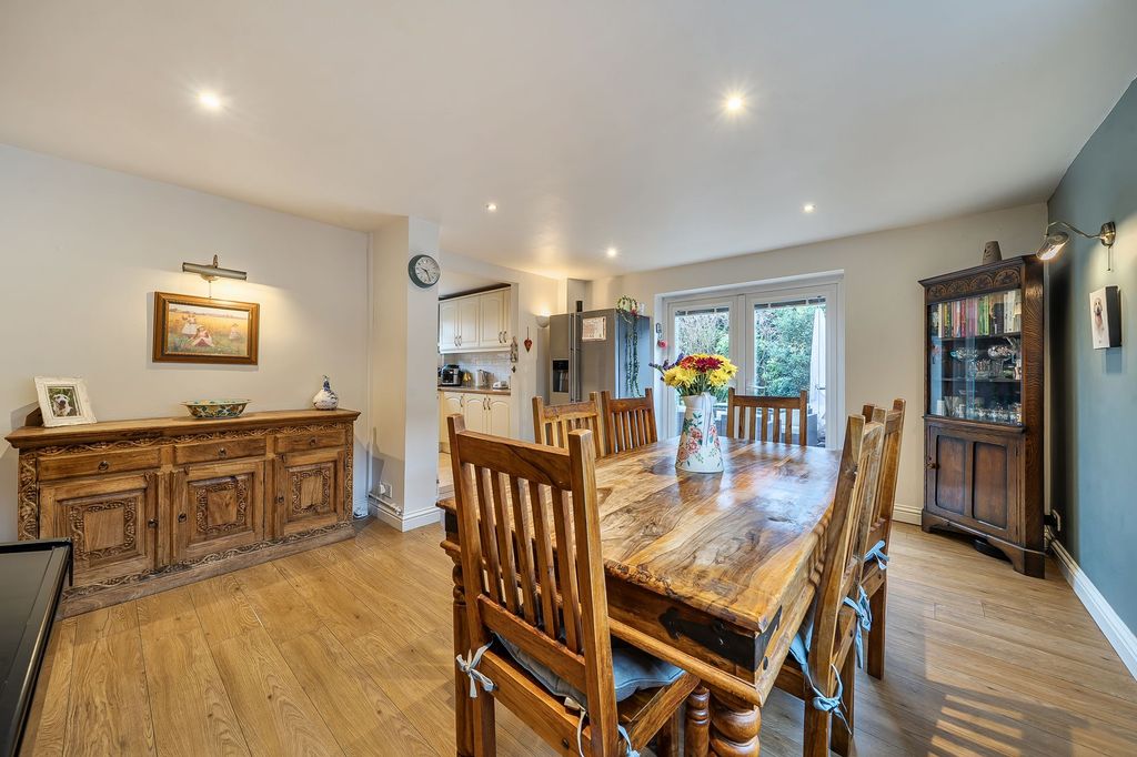 4 bed detached house for salePaddock Close, Pershore WR10 photo 5