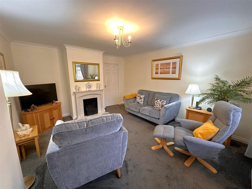 Additional image 2 of 3 bed semi-detached house for saleKingsnorth Close, Newark NG24