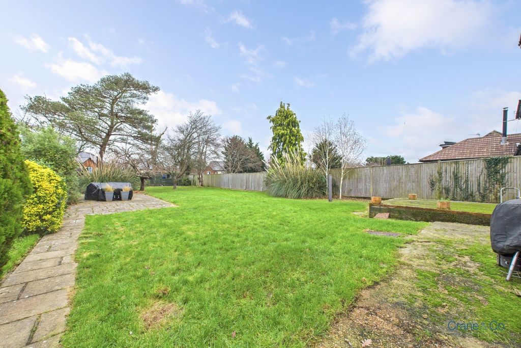 4 bed detached house for saleDittons Road, Polegate BN26 photo 2