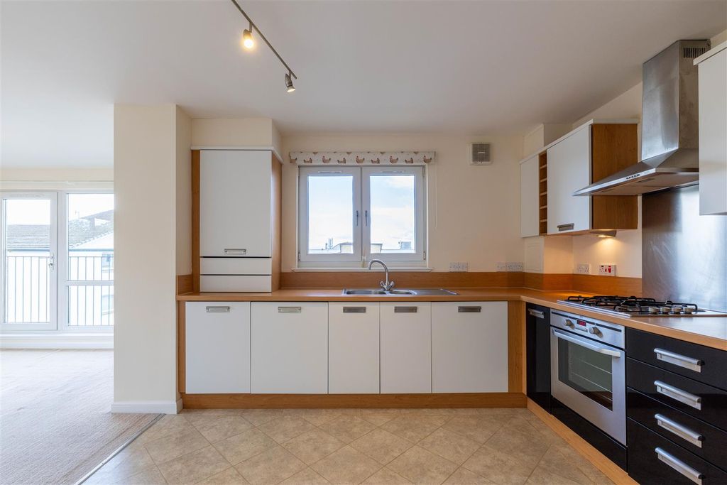 2 bed flat for saleMonart Road, Perth PH1 photo 5