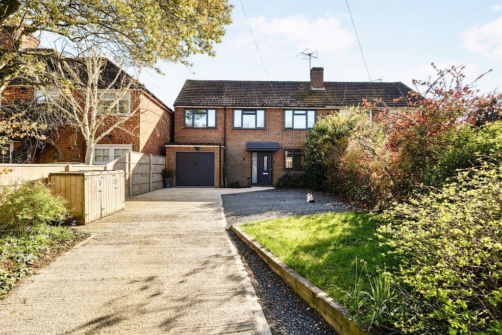 4 bed semi-detached house for saleEssex Street, Newbury RG14