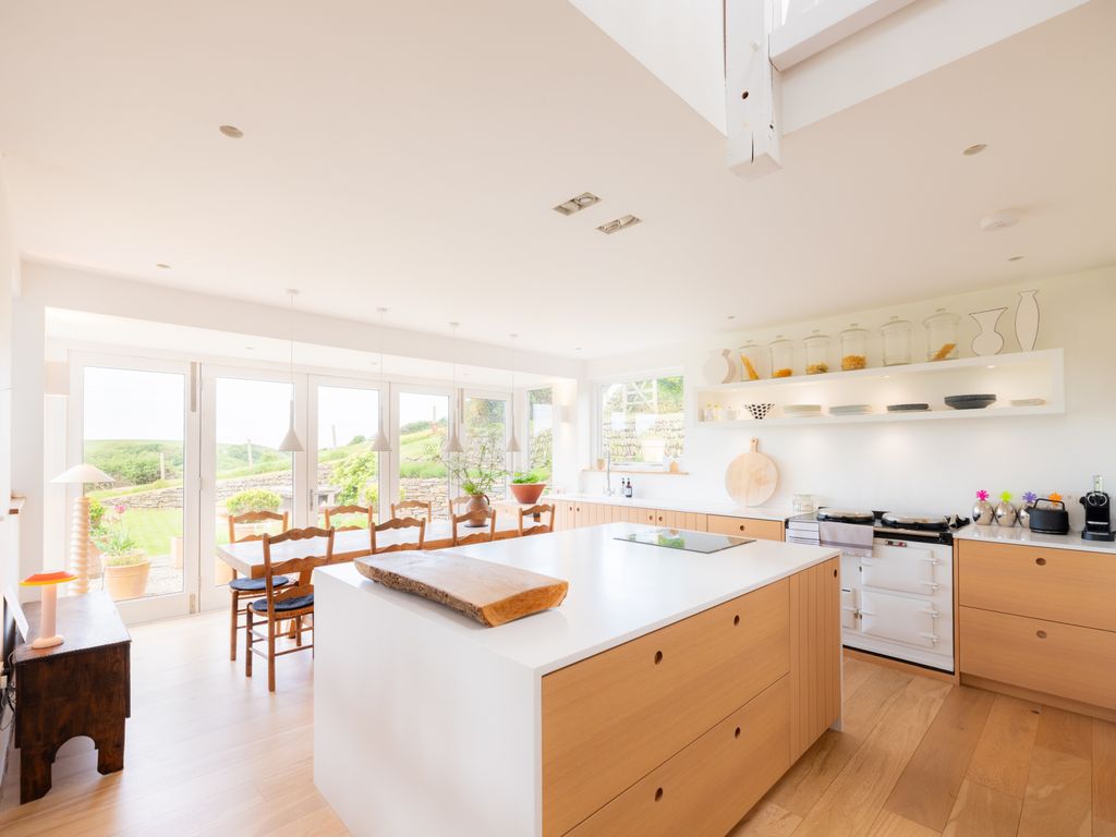4 bed detached house for salePort Isaac PL29 photo 5