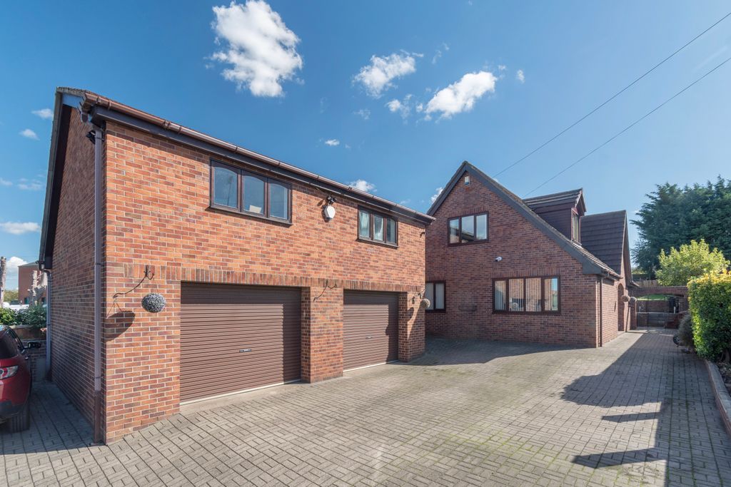 Additional image 3 of 4 bed detached house for saleKnottingley Road, Pontefract WF8