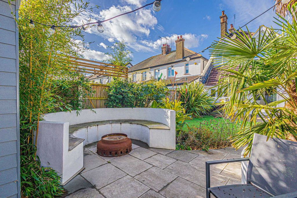 Additional image 28 of 3 bed detached house for saleFernleigh Drive, Leigh-On-Sea SS9