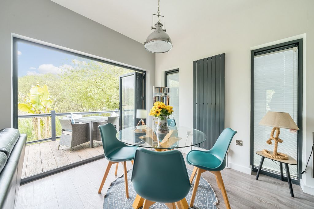 2 bed mobile/park home for salePar Beach, Par PL24 photo 3